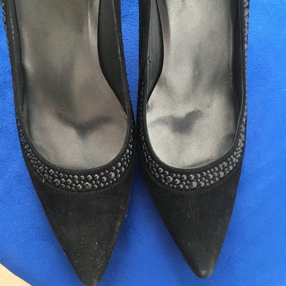 Stuart Weitzman Black Suede Pumps - Size 6 - Picture 3 of 7